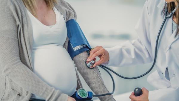 Informace o potřebě porodu císařským řezem přichází často nečekaně.