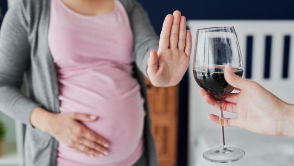 Vysazení alkoholu v těhotenství by měla být samozřejmost.