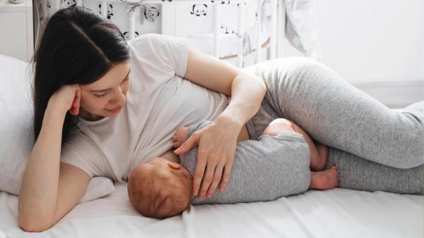 Bolest prsou při kojení. Jaké zkušenosti mají uživatelky eMimina?