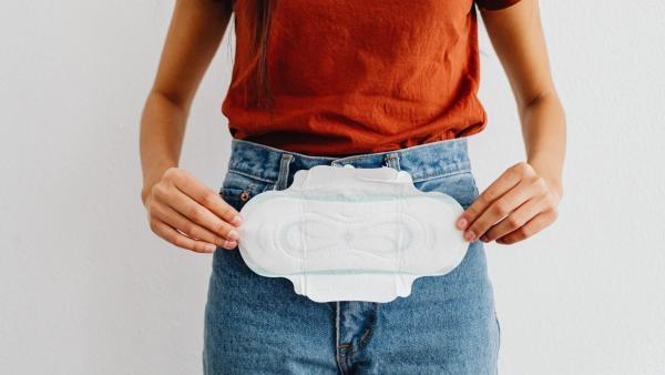 Zkuste vyměnit tampóny nebo menstruační kalíšky za menstruační vložky.