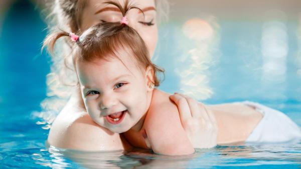 Alternativou plavek, může být pro miminka koupací plenka