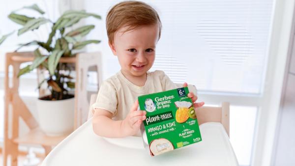 GERBER Organic rostlinný dezert vám pomůže začlenit do jídelníčku i exotické ovoce.