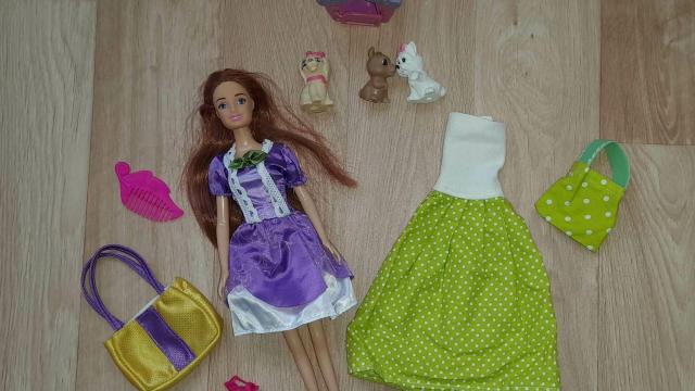 "Barbie" panenka a doplňky - cena za vše