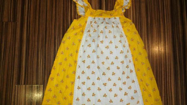 Luxusní žlutobílé květované šaty