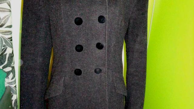 Luxusní šedočerný vlněný kabát