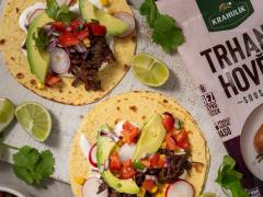 Tacos s hovězím trhaným masem.