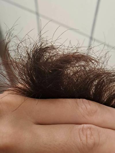 Kosmetika a hygienické potřeby | Mam se ostrihat?