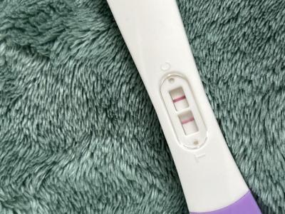 Testování a těhotenský test | Těhotná? Pozitivní test