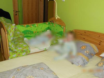 Miminko | Přístavná postýlka k manželské posteli