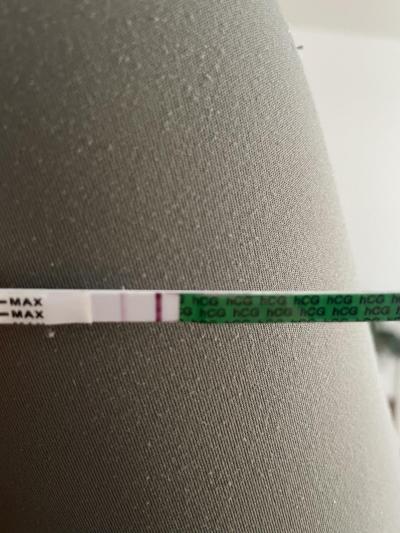 Testování a těhotenský test | Slabá čárka na tt