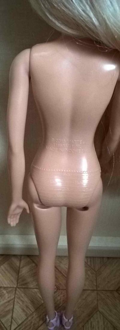 Panenka Barbie 2015 Mattel - dlouhovlasá blondýnka