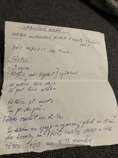 Jablečný koláč rychlý a šťavnatý