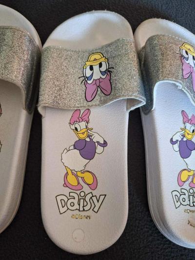 2x dívčí pantofle  značky Disney, vel. 35.