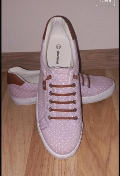 Vše možné | Obyč tenisky VS Converse tenisky