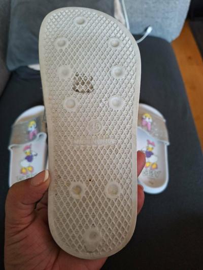 2x dívčí pantofle  značky Disney, vel. 35.