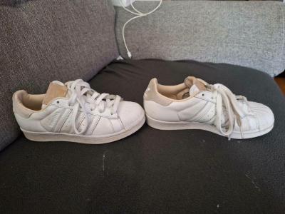 dívčí boty značky Adidas, vel. 36.