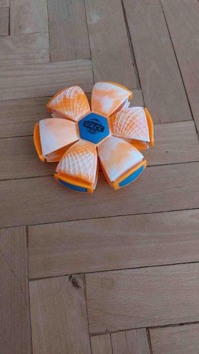 míč Phlat ball
