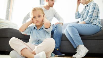 Manžel mě citově vydírá před dětmi. Ubližuje tím všem