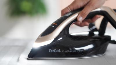 Vyhrajte parní generátor Tefal Pro Express Vision a užijte si snadné a precizní žehlení díky LED osvětlení.