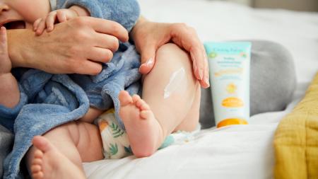 Vločkami proti atopickému ekzému. Otestujte kosmetiku Childs Farm Baby Oatderma