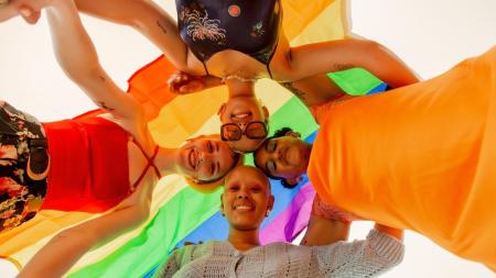 Zmlátili ho, protože je homosexuál. Vážně má ještě dnes někdo takové názory?