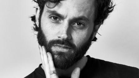 Tiché truchlení otců. Herec Penn Badgley promluvil o rodinné tragédii