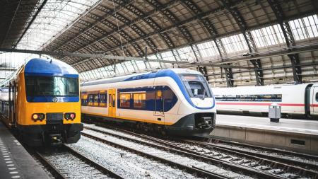 Internetová výzva jménem Train surfing: Trend jízdy na střeše vlaku opět ohrožuje životy