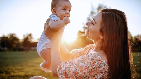 Miminko na slunci? Bát se nemusíte, ale je potřeba dodržovat základní pravidla