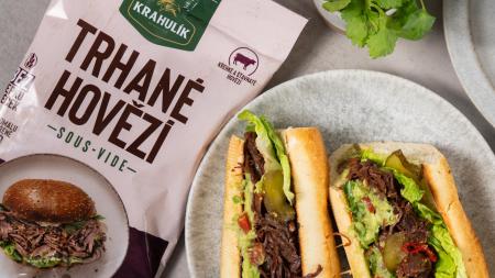 Sendvič s trhaným masem a guacamole
