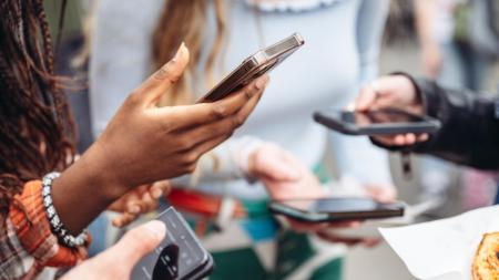 Z kamarádky se stala „influencerka“. Při našem setkání nepustila mobil z ruky