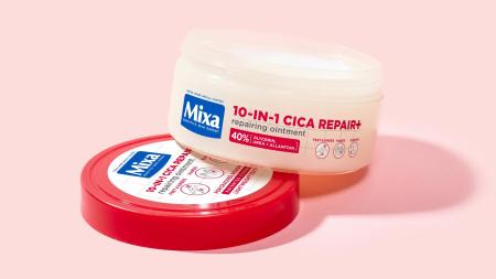 Čím mazat suchou kůži? Pomůže regenerační mast Mixa 10-in-1 CICA REPAIR+