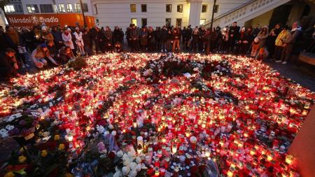 Rok od tragédie na fakultě: Vzpomínka na událost, která změnila pohled na bezpečnost ve školách