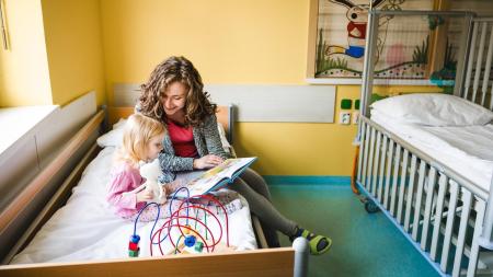 Nemocnice není hotel. Jak zajistit pohodlí rodičům hospitalizovaných dětí?