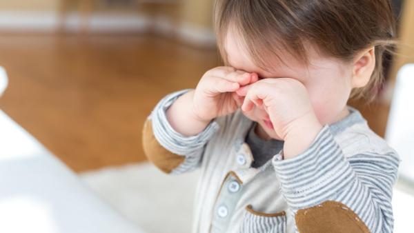 Setkávání se s hranicemi může v dítěti vyvolávat frustraci, hněv či zahanbení.