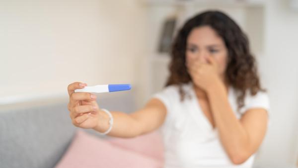 Při vynechání menstruace si pro jistotu vždy raději udělejte těhotenský test.
