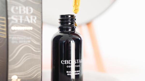 Pleťové sérum s obsahem CBD je ideální pro problematickou pleť.