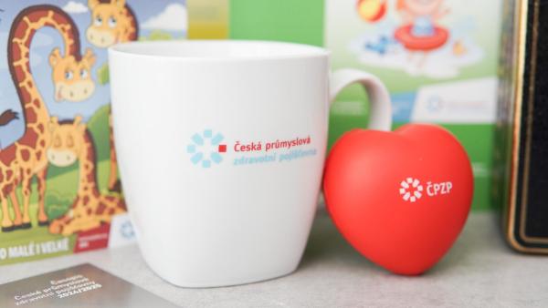 Aplikaci od České průmyslové zdravotní pojišťovny stáhnete jednoduše přes Google Play či App Store.