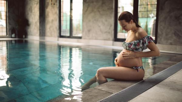 Plavánív těhotenství - voda poskytuje podporu pro klouby a snižuje zátěž na páteř a nohy.