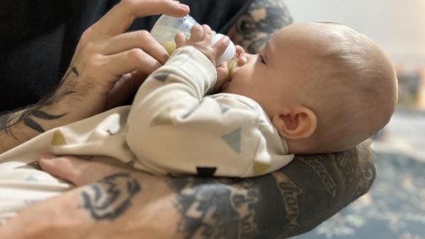 Mléko Kendamil obsahuje méně olejů a více přirozených tuků.