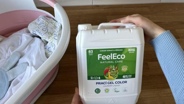 Prací gel FeelEco Color: Šetrný k barvám i pokožce.