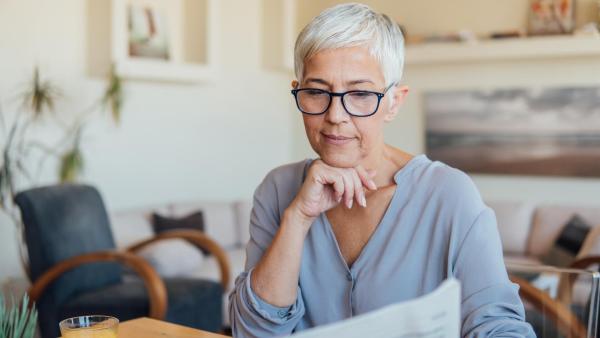 Menstruace přirozeně končí v období menopauzy.
