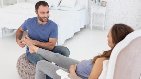 Proč vznikají křečové žíly a otoky v těhotenství?
