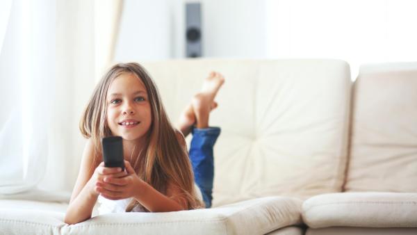 Epileptický záchvat mohou spouštět i blikající světelné podněty, například z televize.