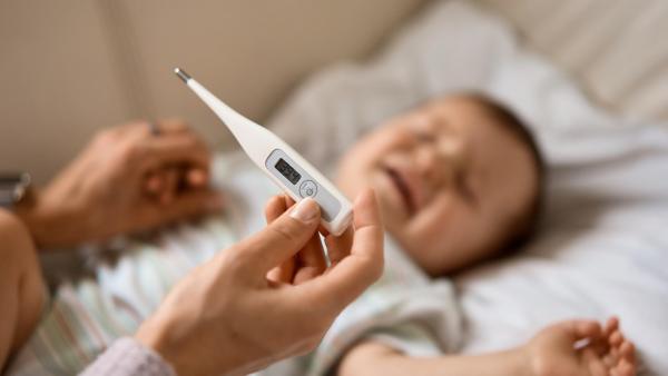 Dehydratace hrozí při vysokých horečkách, nebo například silném průjmu a zvracení.