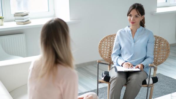 Diagnostiku deprese provádí nejčastěji psychiatr na základě pohovorů či specializovaných testů.