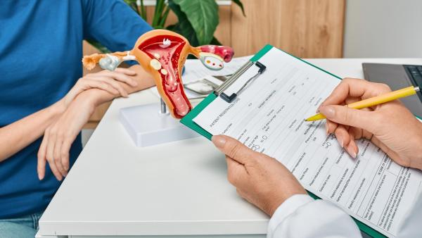 Poruchy menstruačního cyklu může způsobit i syndrom polycystických vaječníků.