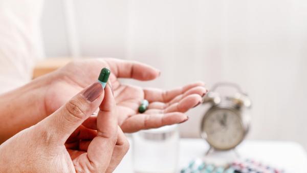 Bakteriální angína je vždy léčená antibiotiky.