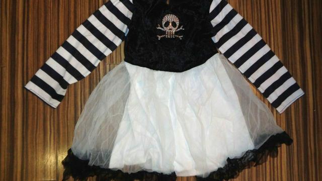Karneval - černobílé šaty pirátka - 3-5 let