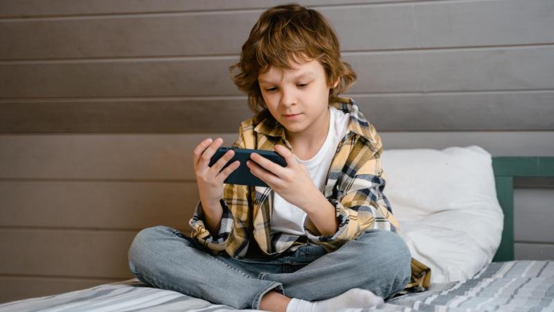 Syn (15) pořád zírá do mobilu a neposlouchá. Manžel přišel s radikálním řešením