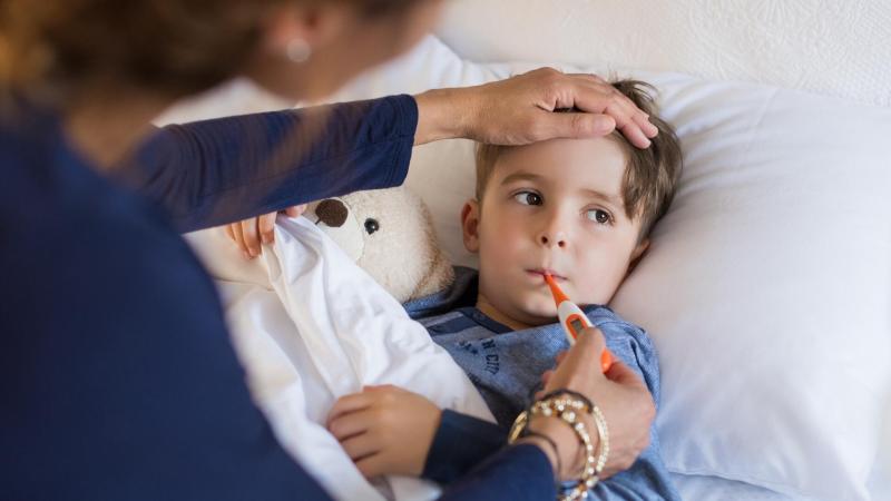 Prý jen rýma, tvrdila učitelka. A já mám kvůli tomu doma dítě s 39 horečkou